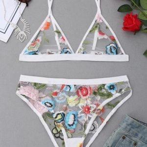 Triangle bra/panty set